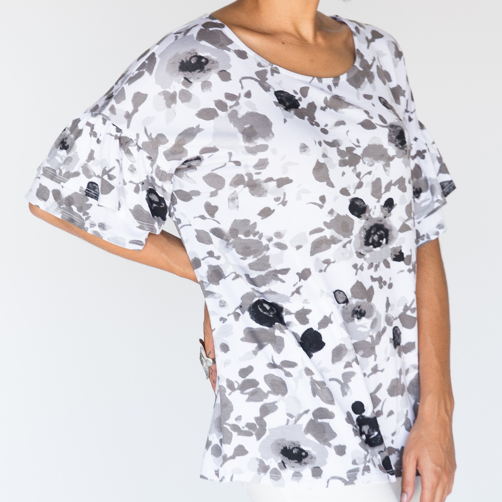 NWT Agnes & Dora Frill Sleeve Top
